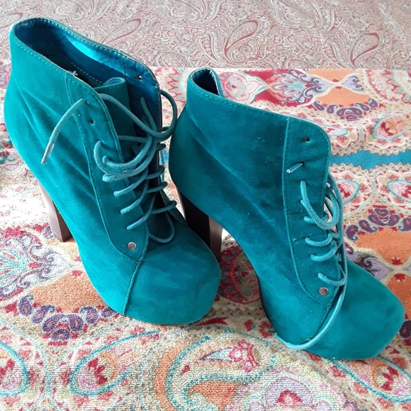 Shoes - Picture 1 of 3